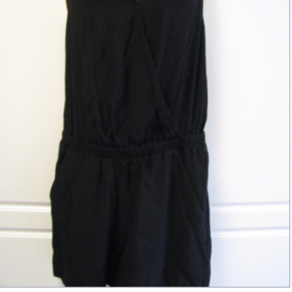 Black Loft sleeveless romper - Picture 2 of 5